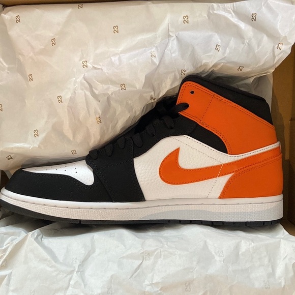 AIR JORDAN 1 MID SHATTERED BACKBOARD - Picture 6 of 14